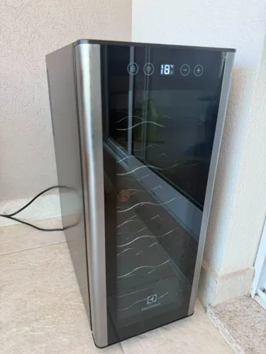 Adega Electrolux ACB12 (12 garrafas)