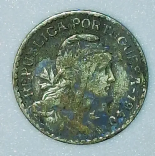Moeda antiga de 1 Escudo de Portugal, ano 1940, apresentando a efígie da República 