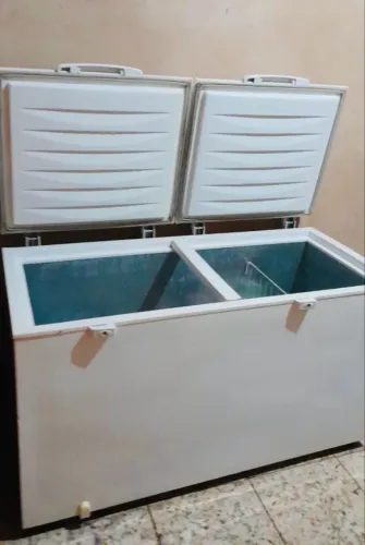 VENDO FREEZER em ótimo estado de conservação contato * (não entrego) 