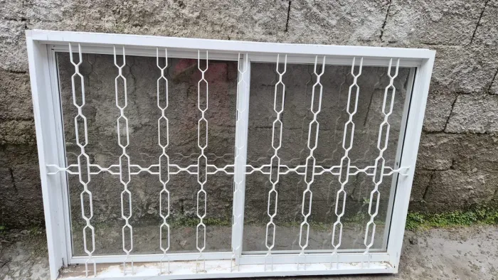 VENDO JANELA E PORTA