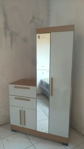 CÔMODA 2 PORTAS E 3 GAVETAS DE 1000 POR 500!! PRA VENDER LOGO!!