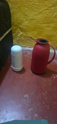 Garrafas de café compre uma e leve outra de brinde
