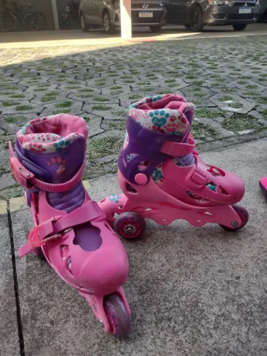 Patins regulável infantil + kit proteção
