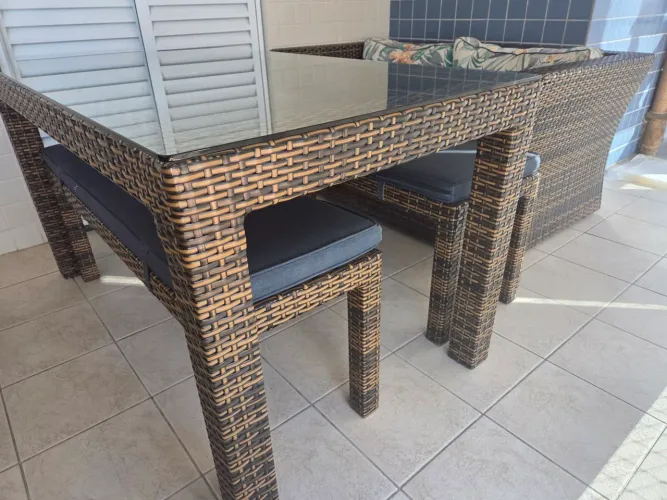 Conjunto de mesa e sofá para área externa
