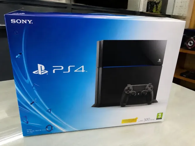 PS4 com + 200 jogos