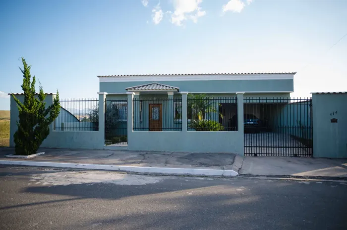 Casa à venda na Rua Emmanuel Pedro Wolbert Sampaio, Parque Ipiranga II, Resende - RJ