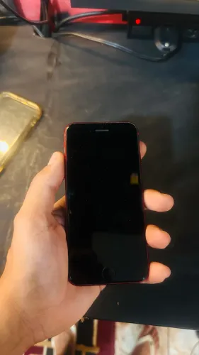 iPhone SE 64 gb red