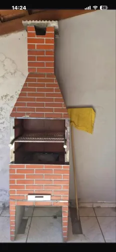 Churrasqueira de tijolos em ótimo estado