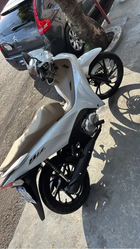 Biz 2025 (praticamente 0km) branca