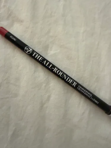 Lápis delineador labial/olhos W7 - comprado em Paris