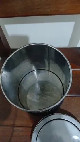 Lixeira basculante para pia em aço inox em perfeito estado