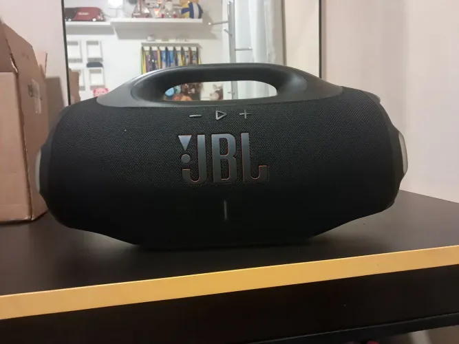 Som jbl bombox 4
