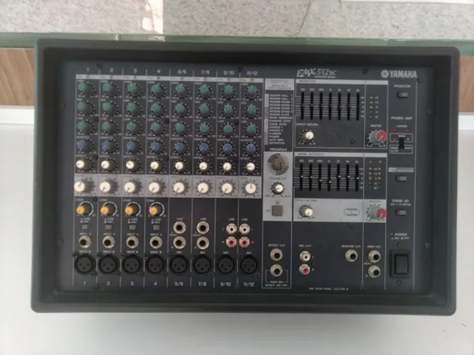 Mesa de som amplificada EMX512SC Yamaha