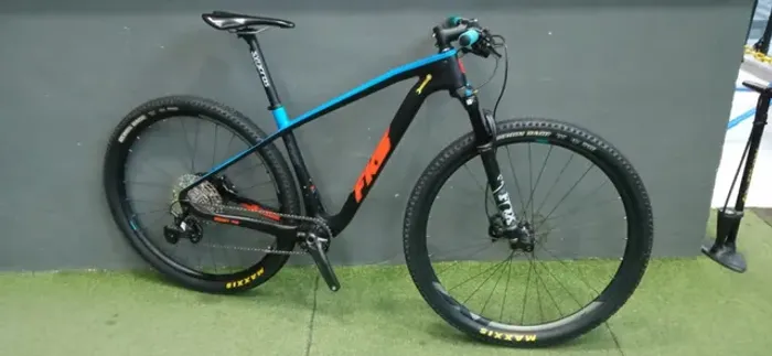 Bicicleta Bike mtb FKS Carbon Factory tam M 17
