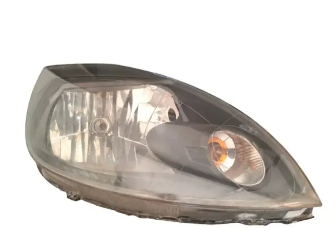 Farol Lado Direito Ford ka Máscara negra 2011/13 (C/detalhe)