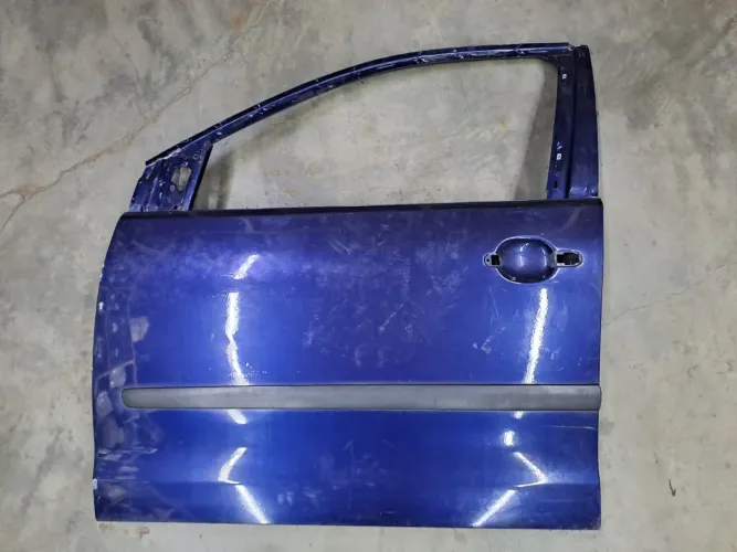 Porta dianteira esquerda VW Polo 2005