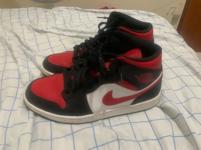 Tênis Jordan 1 Mid White Black Red Original