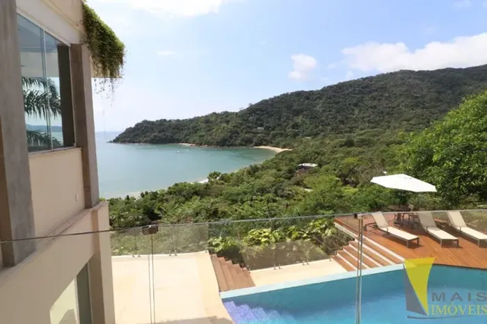 Belíssima casa de alto padrão com vista mar na Praia Vermelha do Sul