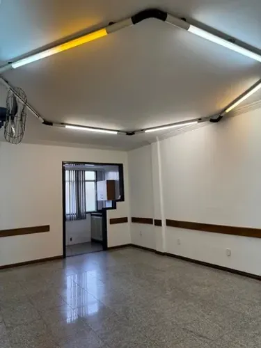 Sala comercial no calçadão de Bangu
