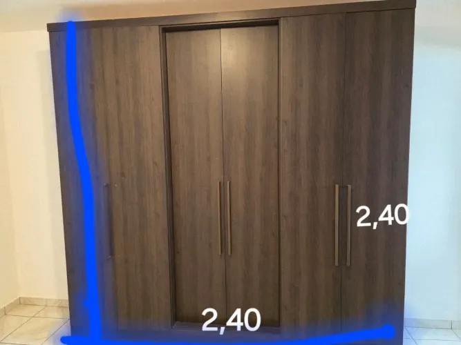 Guarda roupa semi novo