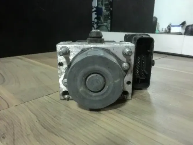 Módulo ABS Renault Sandero Logan Clio 2014 a 2020 476609836R