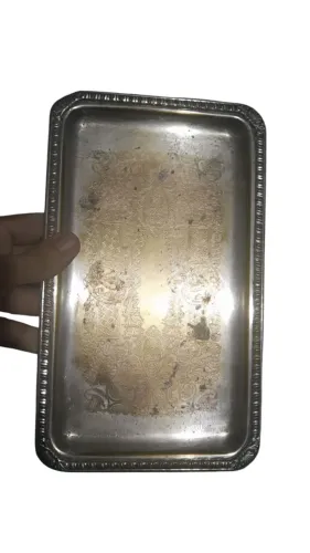 Bandeja de metal antigo banhada a prata