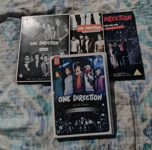 COLEÇÃO DVDS ONE DIRECTION + CDS ONE DIRECTION