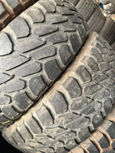 Pneu 215/75/16 Pirelli Scorpion de 80 % vida útil
