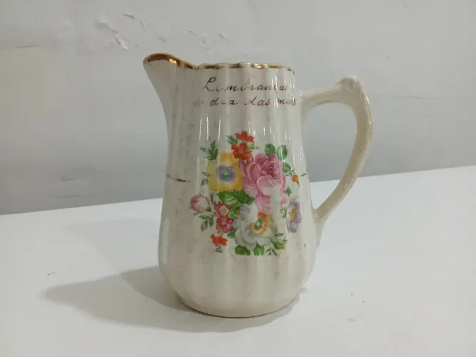 Louça: Leiteira em Porcelana com Detalhes Florais e Dourado