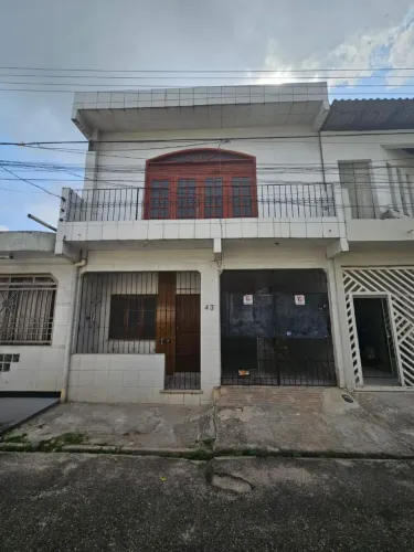 VENDE-SE CASA EM VILA