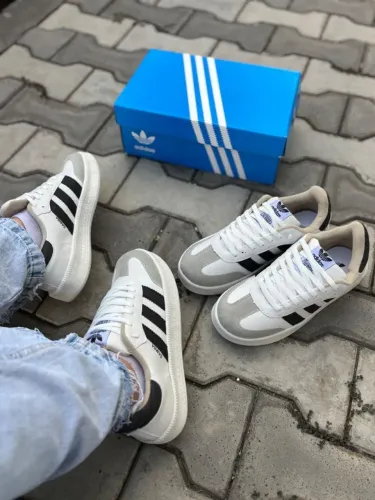 Tênis Adidas 