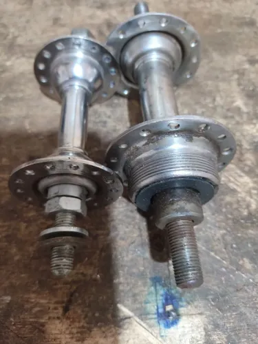 Par de cubo Caloi original anos 70 / 28 furos 