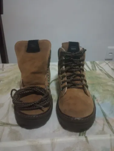 Botas de Couro Marrom