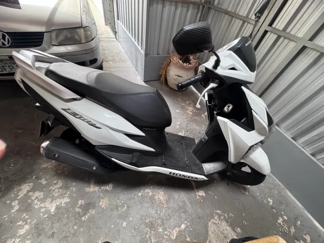 Honda Elite com KM baixo