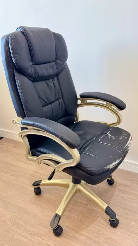 Cadeira de Escritório Presidente Giratória Clark