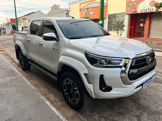 Toyota Hilux CD SRX Plus 4X4 2.8 TDI Die. Aut. 2024