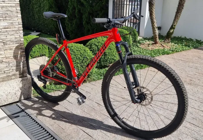 Vendo Bicicleta Specialized Chisel 1x11 pouquíssimo uso.