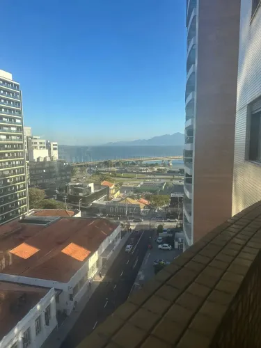 Excelente apto, andar anto, com vista para o mar, prédio com completa área de lazer, ao la