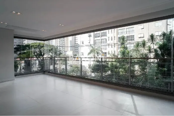 Apartamento à venda em Moema, 158m², 3 suítes, varanda gourmet, 2 vagas, lazer completo. B