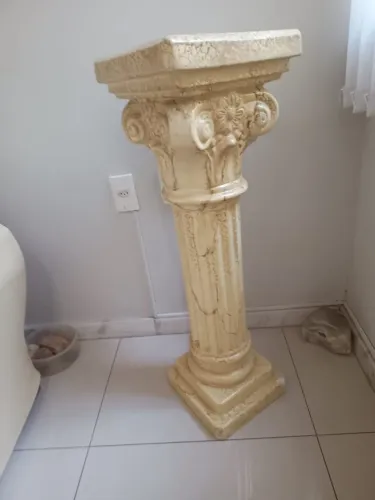 Coluna grega em gesso marmorizado