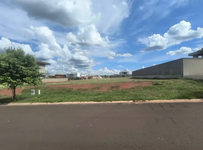 Venda de Terreno / Condomínio na cidade de Araraquara