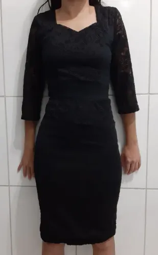 Vestido preto de renda
