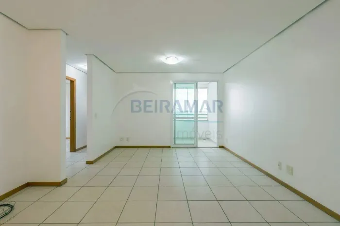 Apartamento de 3 quartos, sendo 1 suíte, com varanda, vista livre e vaga de garagem para a