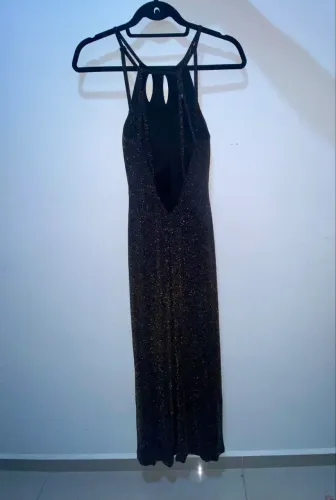 Vestido de festa longo preto brilhante