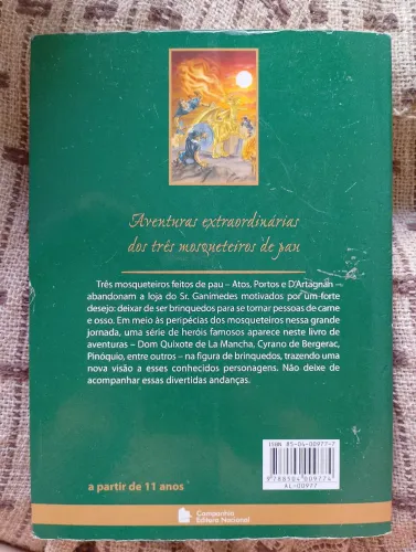 Livro Aventuras Extraordinárias dos Três Mosqueteiros de pau
