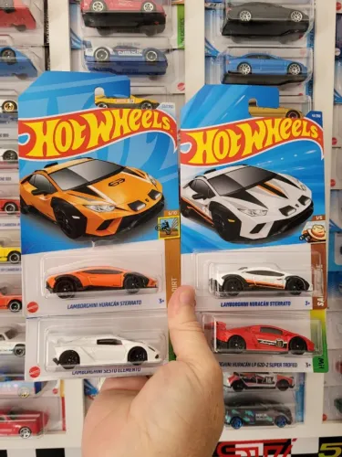 Coleção com 4 Lamborghini Hot Wheels.
