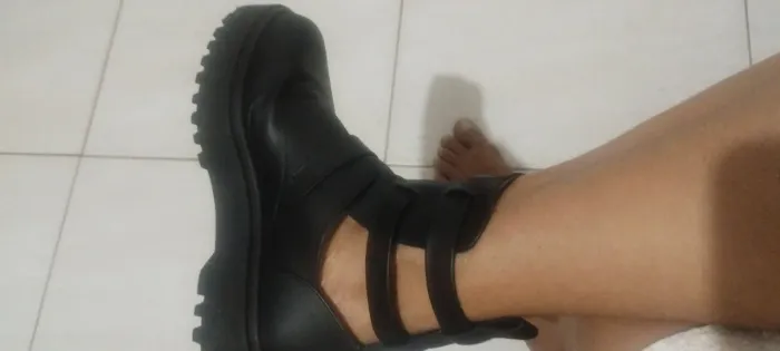 Bota Feminina Preta Tratorada