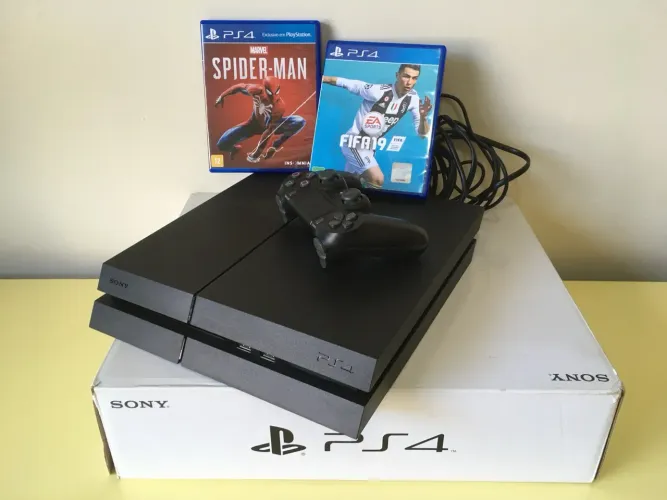 Playstation 4 com jogos Spider-Man e FIFA 19
