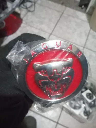 Emblema Grade Jaguar F-pace