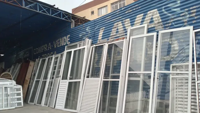 Portas em Alumínio branco de diversos tamanhos